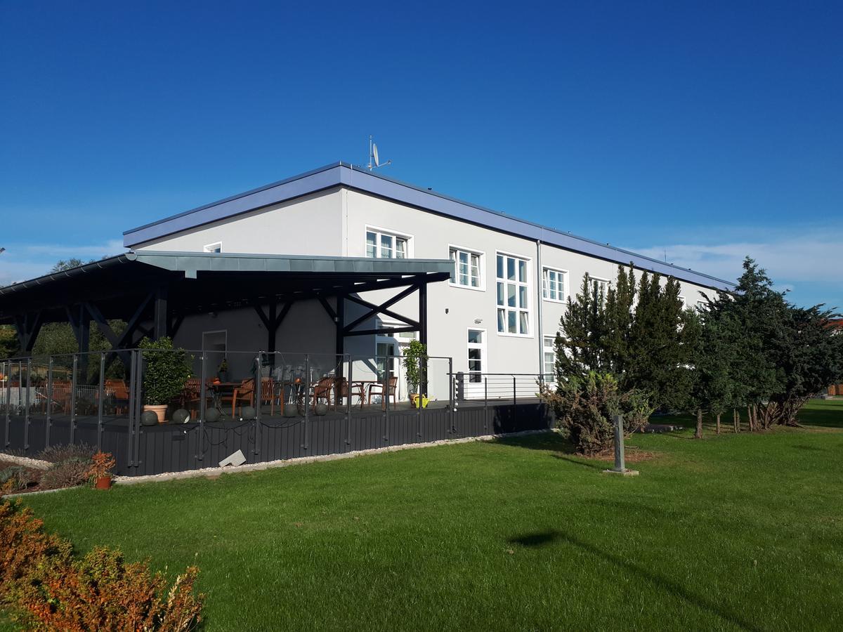 Garni Hotel Lavendelhof Nauen Exterior photo